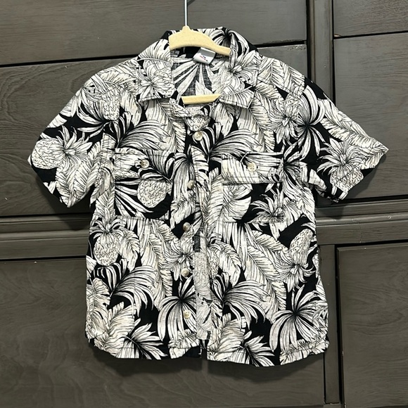 Old navy floral button down - Picture 1 of 3